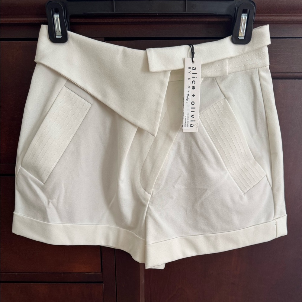Alice + Olivia Chad Asymmetrical Cuffed Shorts in White NWT, $295 Retail - Picture 3 of 12